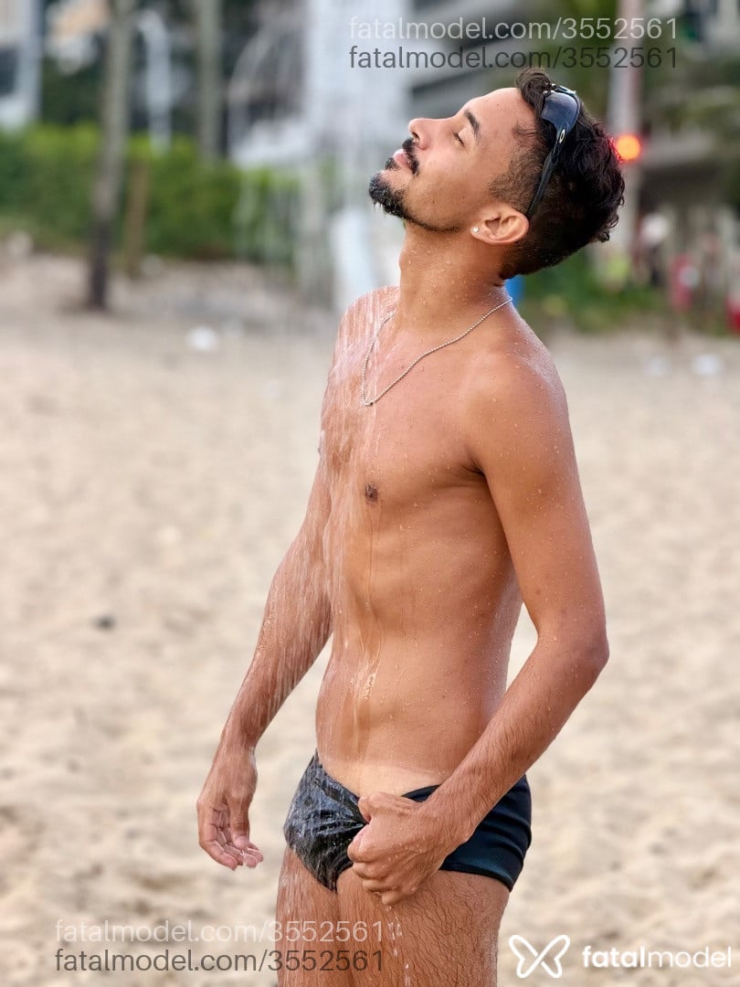 Acompanhante homem com cabelo castanho de olhos castanhos - Fernando