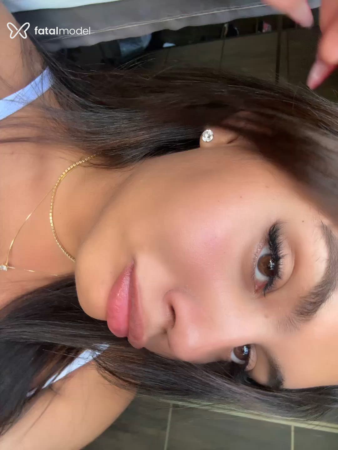 Acompanhante mulher trans morena (o) de olhos mel - Ordinary