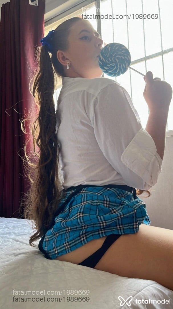 Acompanhante mulher loira (o) de olhos castanhos - Sofia verneck