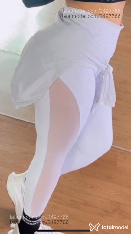Acompanhante mulher com cabelo castanho de olhos castanhos - Lorena Bastos