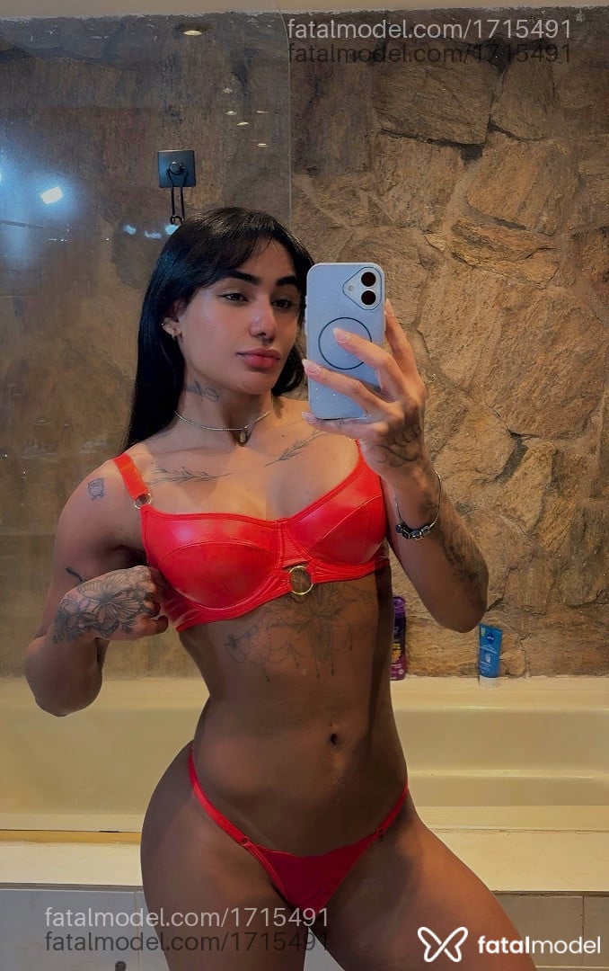 Acompanhante mulher com cabelo castanho de olhos castanhos - Angell Acompanhante mulher com cabelo castanho de olhos castanhos - Angell