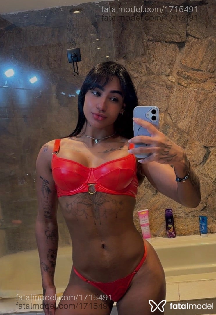 Acompanhante mulher com cabelo castanho de olhos castanhos - Angell Acompanhante mulher com cabelo castanho de olhos castanhos - Angell