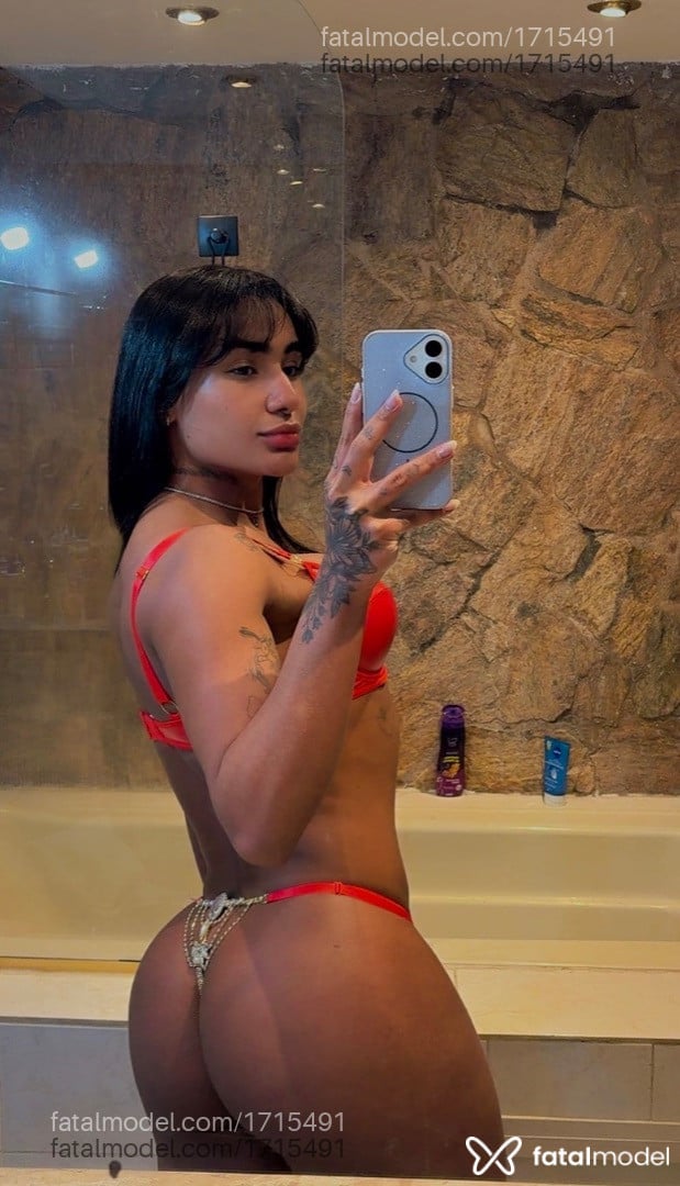 Acompanhante mulher com cabelo castanho de olhos castanhos - Angell Acompanhante mulher com cabelo castanho de olhos castanhos - Angell
