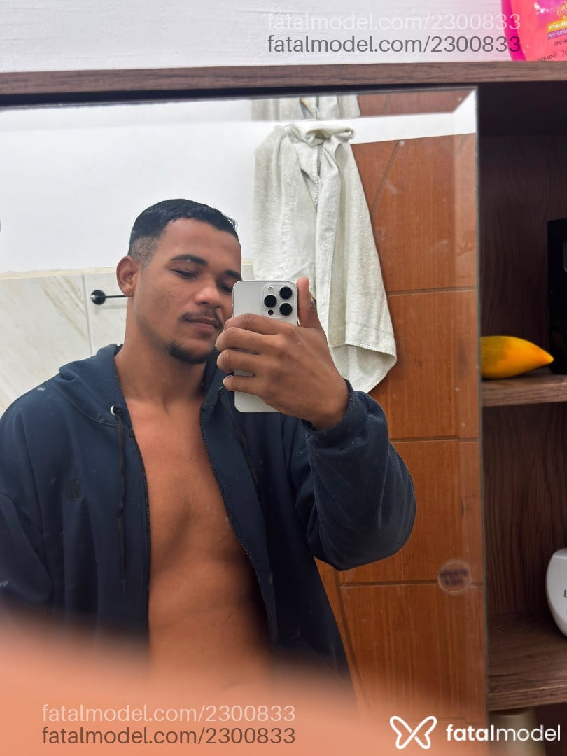 Acompanhante homem com cabelo castanho de olhos castanhos - Gustavo