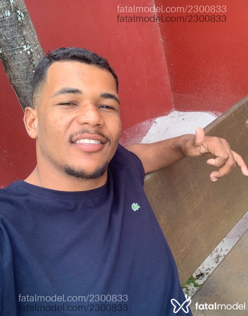 Acompanhante homem com cabelo castanho de olhos castanhos - Gustavo