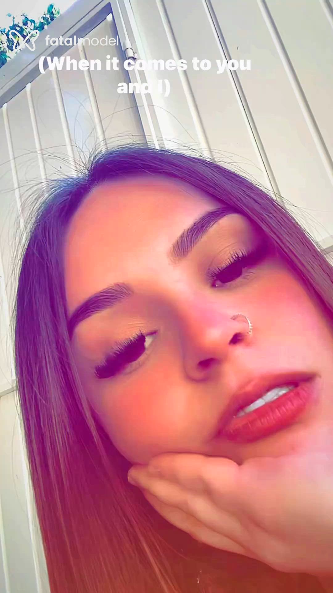 Acompanhante mulher com cabelo castanho de olhos castanhos - Lunna Acompanhante mulher com cabelo castanho de olhos castanhos - Lunna