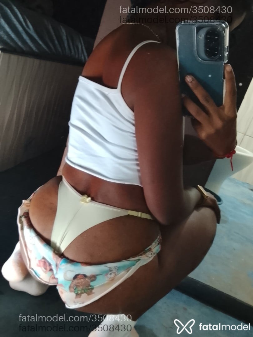 Acompanhante mulher morena (o) de olhos pretos - Estrelinha