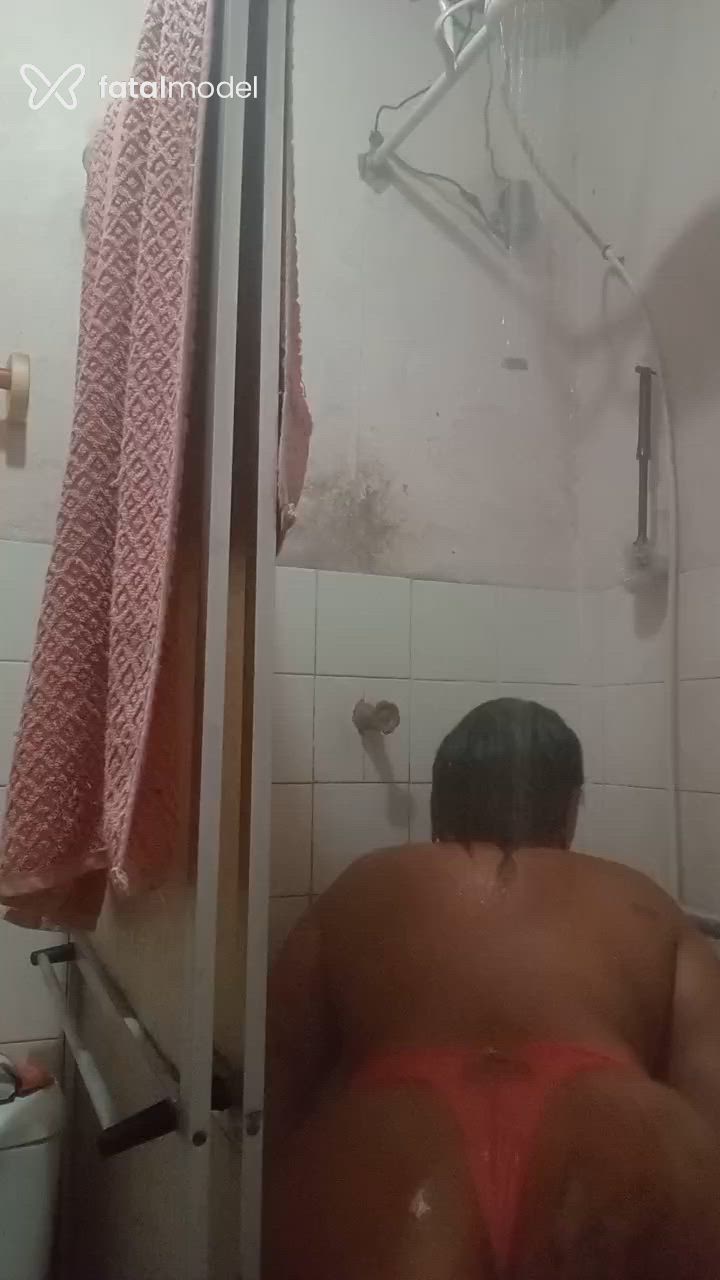 Acompanhante mulher com cabelo castanho de olhos castanhos - Kaká Zimmer Acompanhante mulher com cabelo castanho de olhos castanhos - Kaká Zimmer