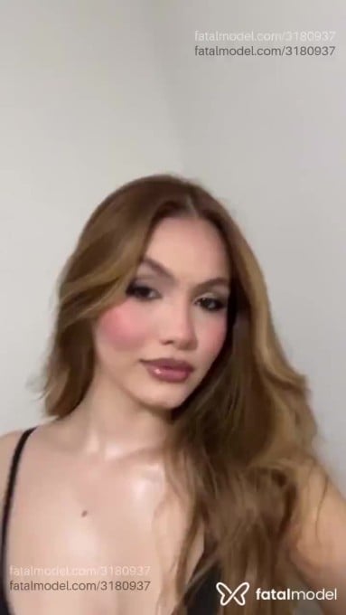 Acompanhante mulher ruiva (o) de olhos castanhos em Brasília Acompanhante mulher ruiva (o) de olhos castanhos em Brasília - Helena Torres