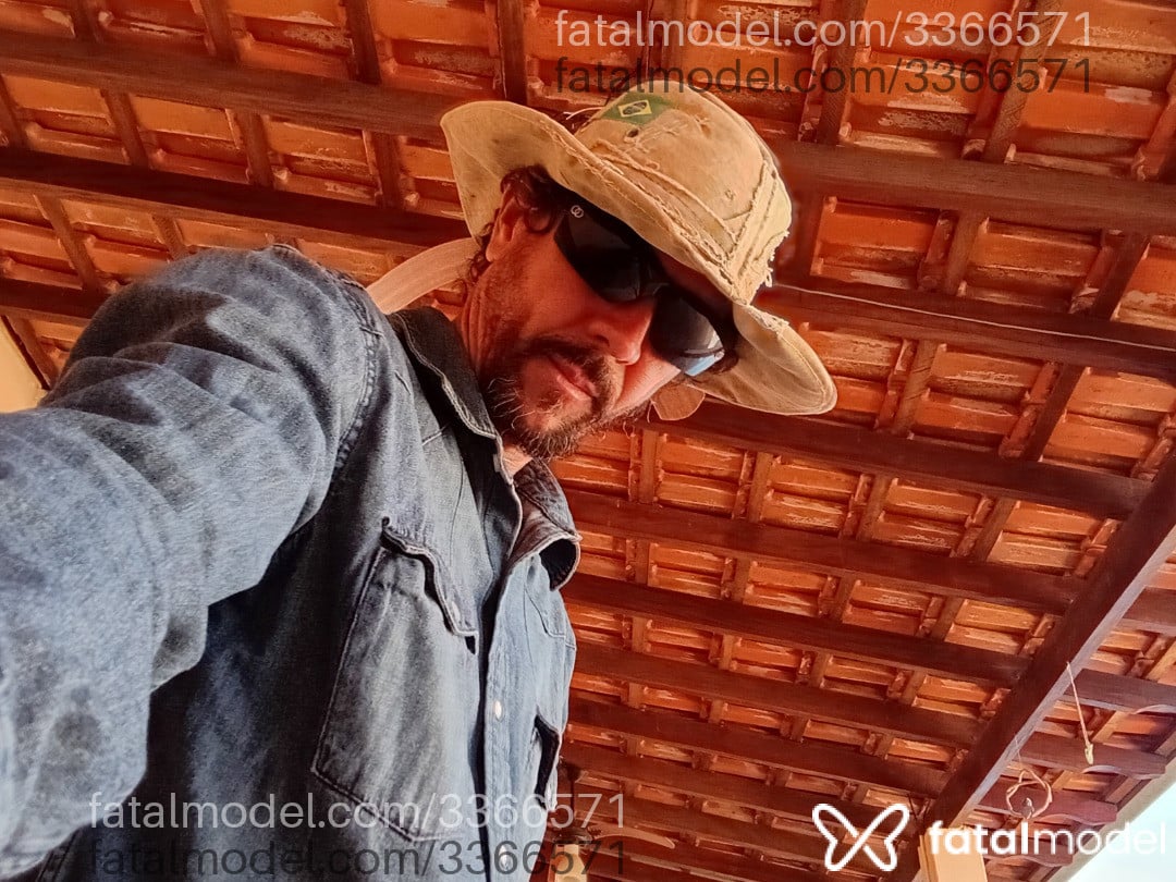 Acompanhante homem com cabelo castanho de olhos castanhos - Robert