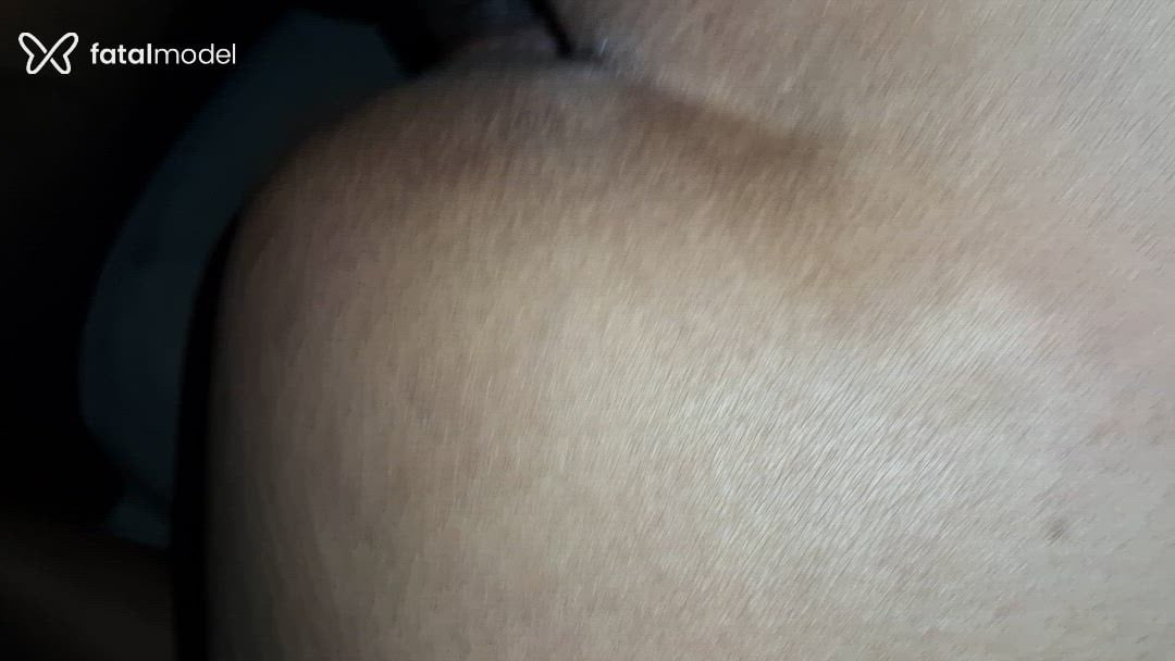 Acompanhante homem com cabelo grisalho de olhos pretos - Kid Junio