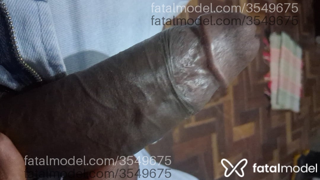 Acompanhante homem com cabelo grisalho de olhos pretos - Kid Junio