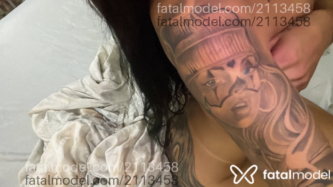 Acompanhante mulher trans morena (o) de olhos pretos - Maitê