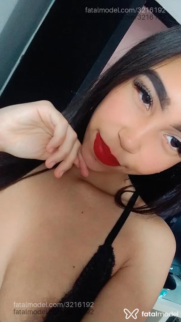 Acompanhante mulher morena (o) de olhos castanhos - Valentina