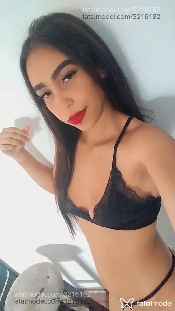 Acompanhante mulher morena (o) de olhos castanhos - Valentina