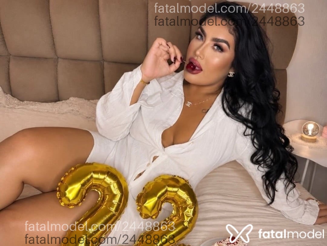 Acompanhante mulher morena (o) de olhos mel - Mirella