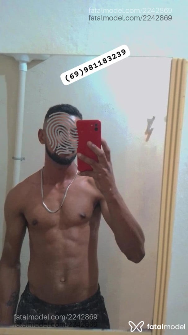 Acompanhante homem morena (o) de olhos castanhos - Derek