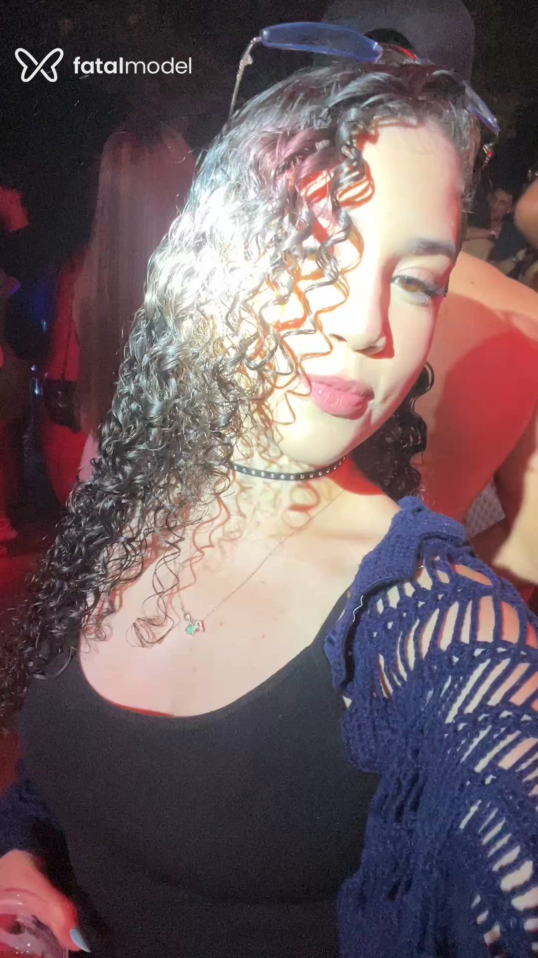 Acompanhante mulher com cabelo castanho de olhos castanhos - Giovanna Benjamim Acompanhante mulher com cabelo castanho de olhos castanhos - Giovanna Benjamim