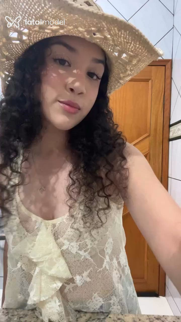 Acompanhante mulher com cabelo castanho de olhos castanhos - Giovanna Benjamim Acompanhante mulher com cabelo castanho de olhos castanhos - Giovanna Benjamim