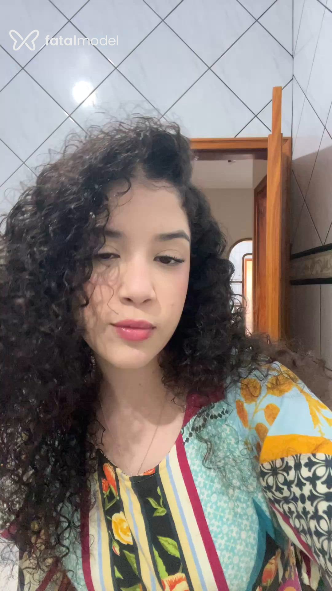 Acompanhante mulher com cabelo castanho de olhos castanhos - Giovanna Benjamim Acompanhante mulher com cabelo castanho de olhos castanhos - Giovanna Benjamim