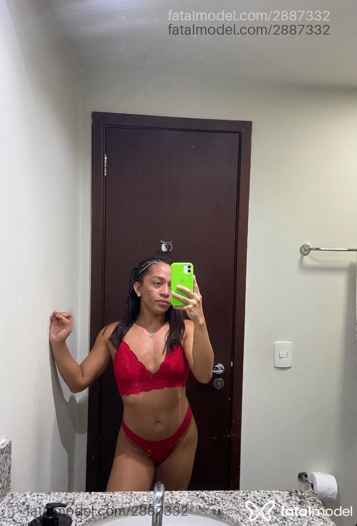 Acompanhante mulher com cabelo castanho de olhos pretos - Juliana Gomes