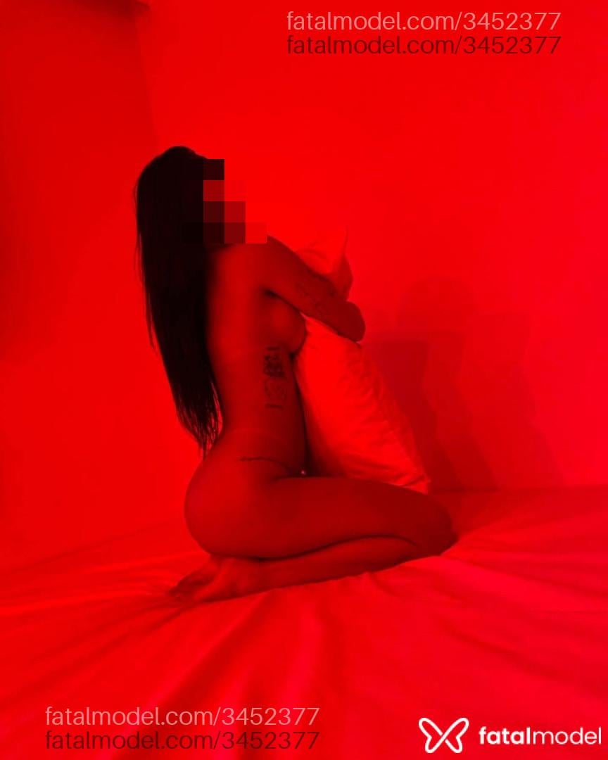 Acompanhante mulher morena (o) de olhos pretos - Larii