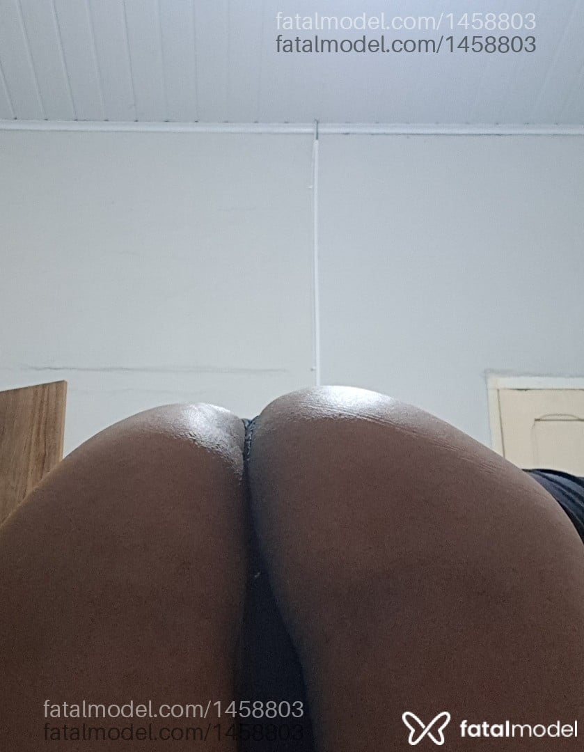 Acompanhante mulher trans morena (o) de olhos pretos - Stephany Leite