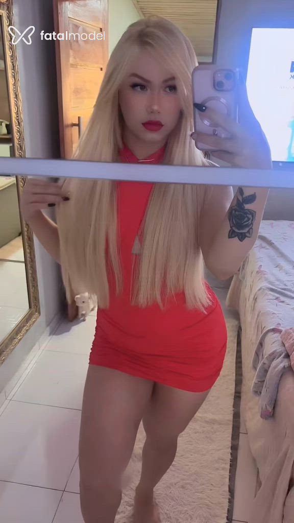 Acompanhante mulher trans com cabelo castanho de olhos verdes - Branquinhaa