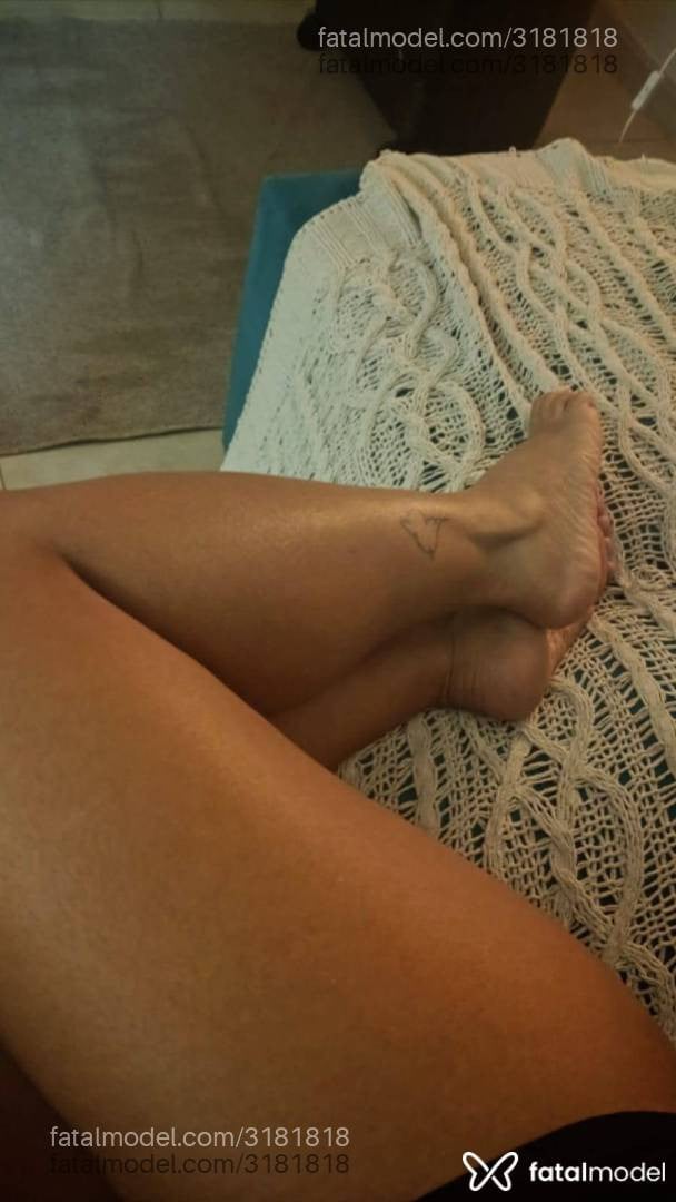 Acompanhante mulher loira (o) de olhos castanhos - Roalves