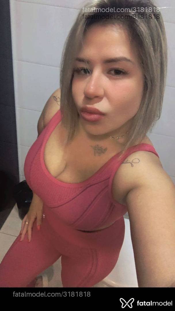 Acompanhante mulher loira (o) de olhos castanhos - Roalves