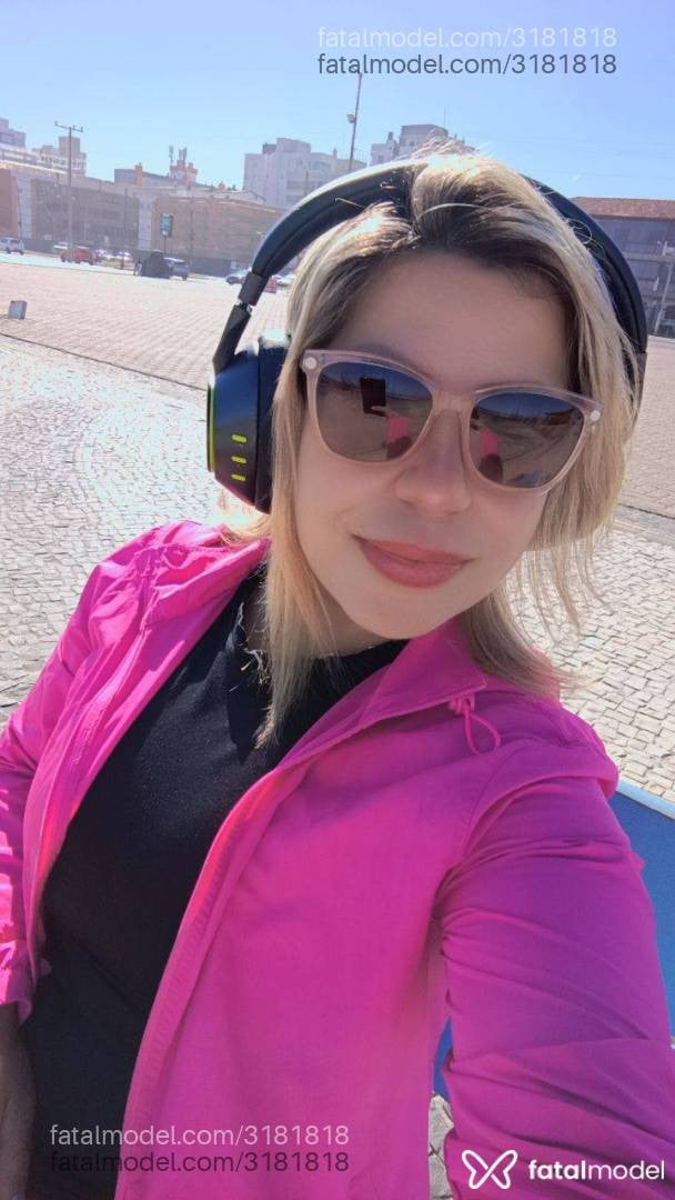 Acompanhante mulher loira (o) de olhos castanhos em Capão da Canoa - Roalves