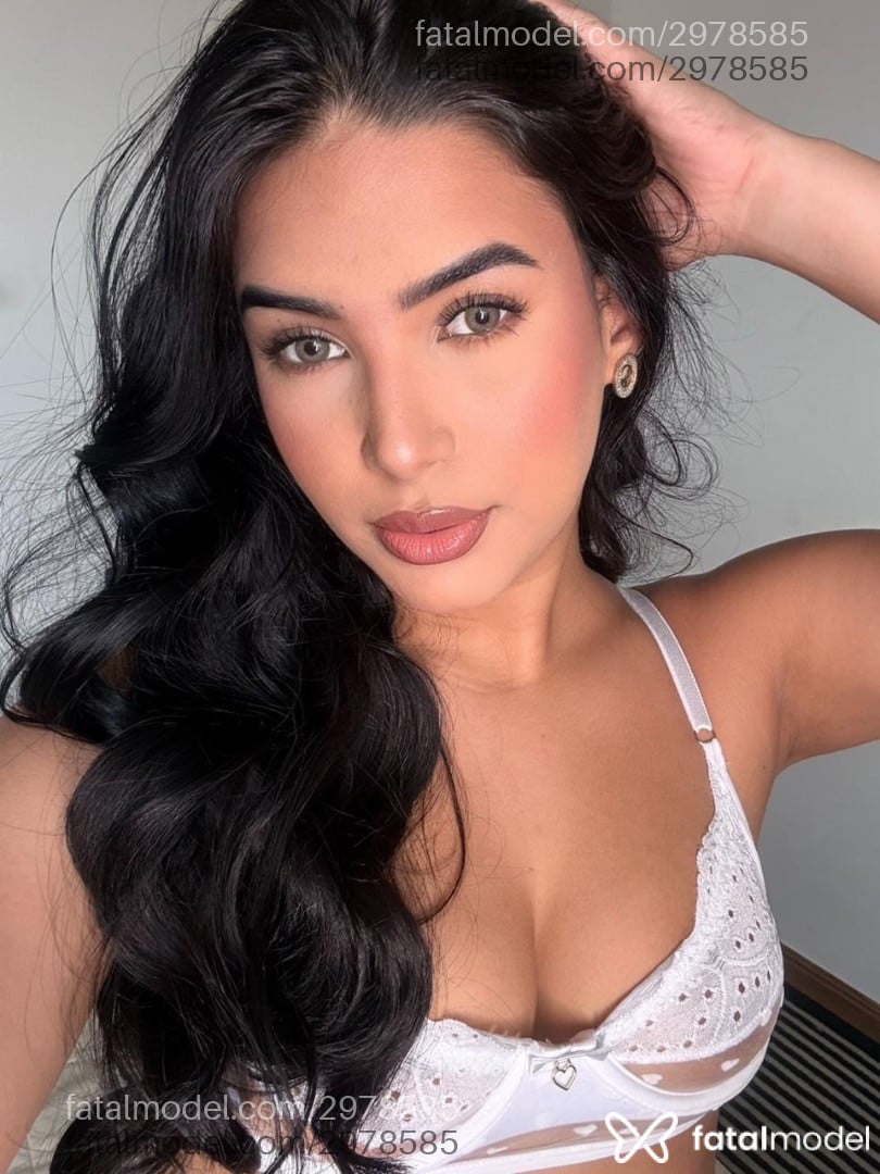 Acompanhante mulher morena (o) de olhos verdes - Ana Lis