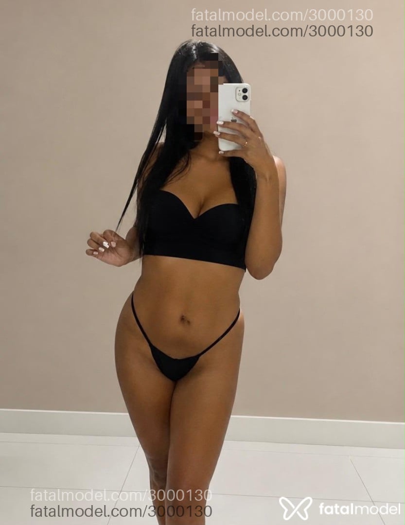 Acompanhante mulher morena (o) de olhos castanhos - Indiaa