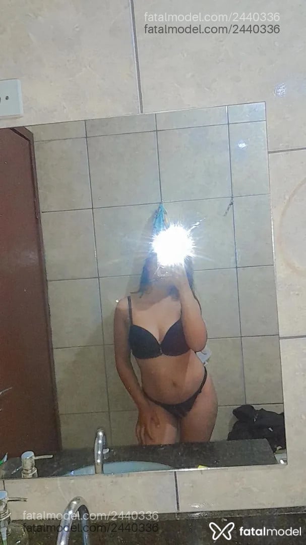 Acompanhante mulher morena (o) de olhos castanhos - Morena