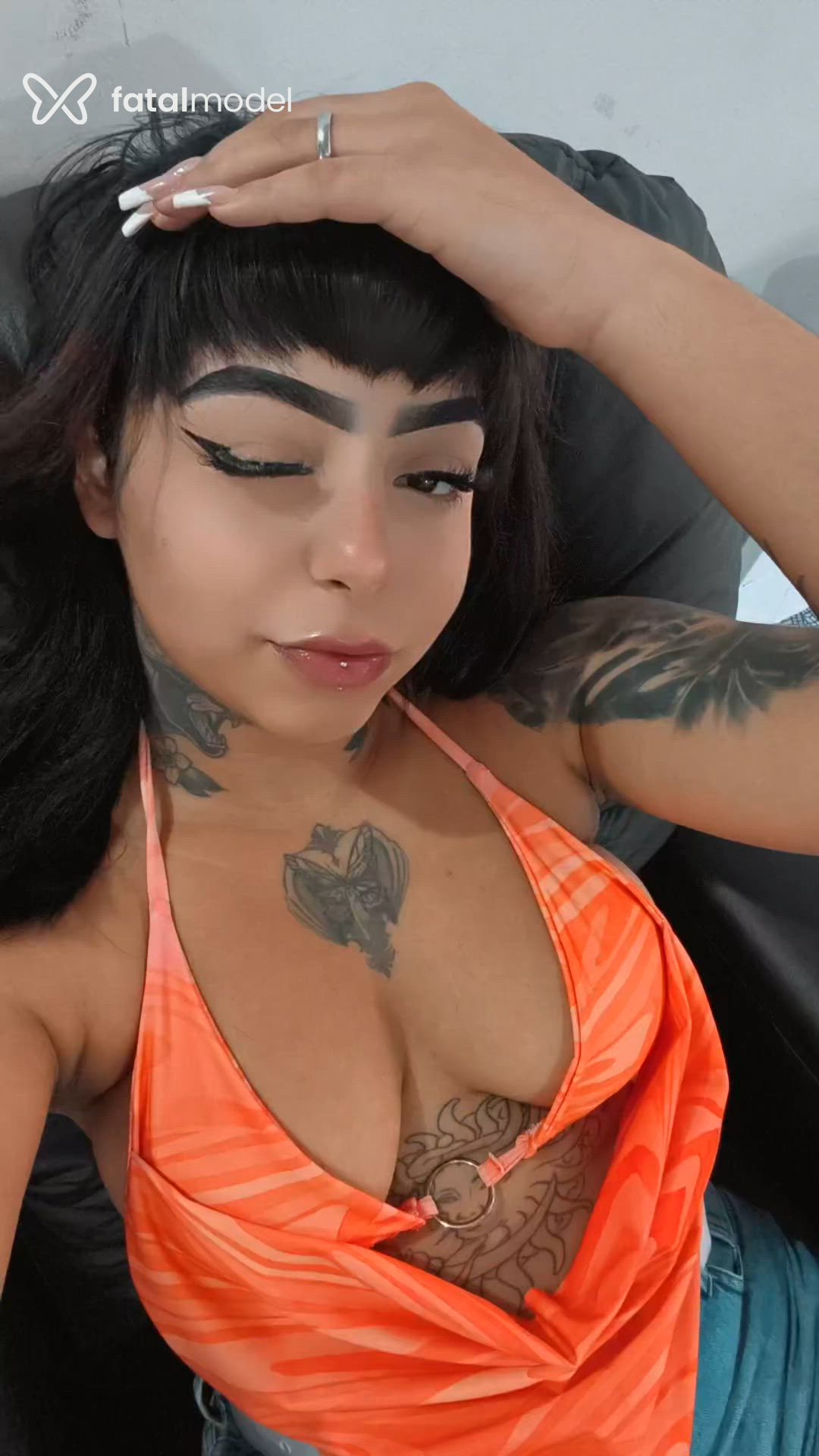 Acompanhante mulher morena (o) de olhos castanhos - Charlotte