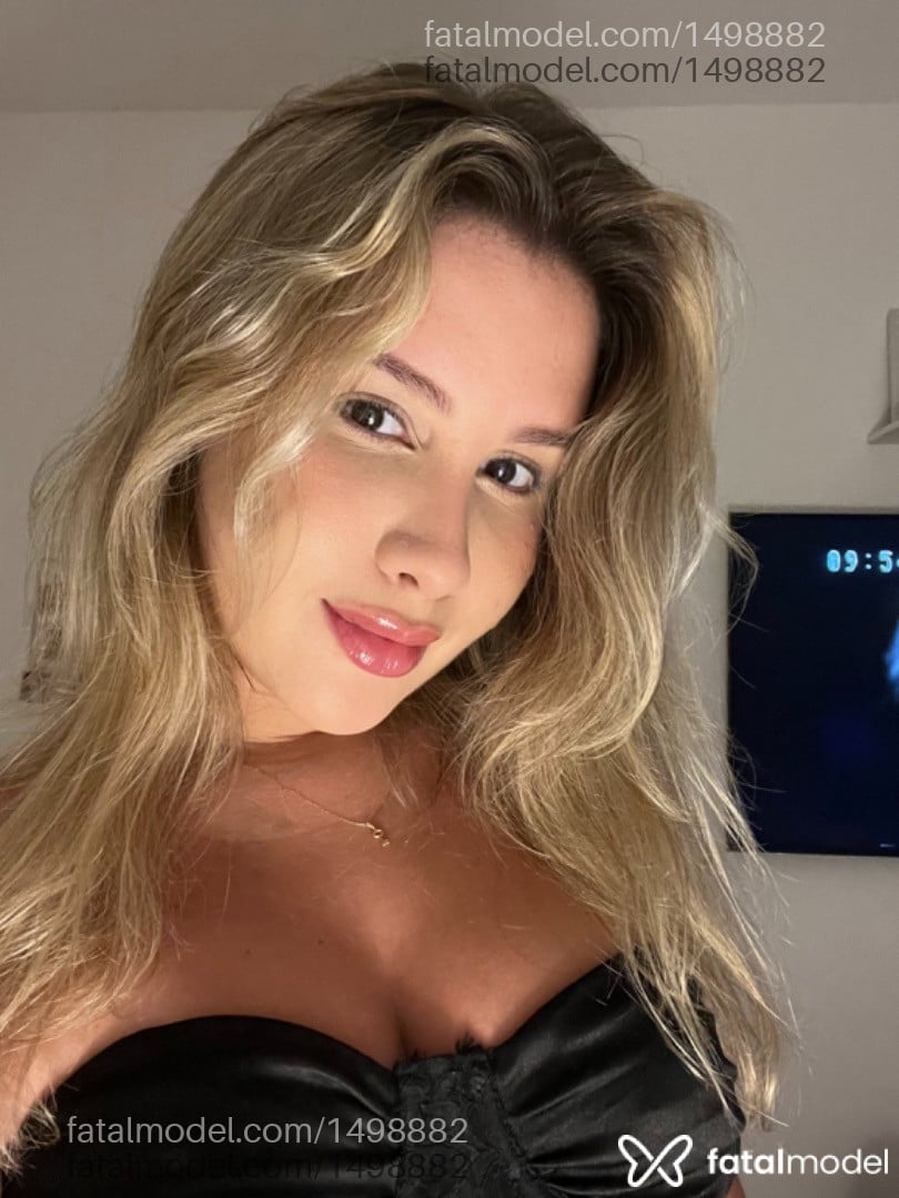 Acompanhante mulher loira (o) de olhos castanhos - gabrielafurtad