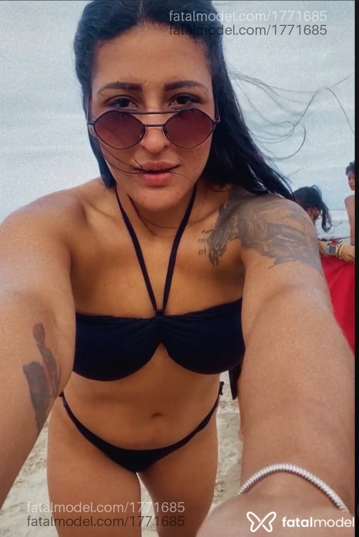 Acompanhante mulher morena (o) de olhos pretos - Vivi