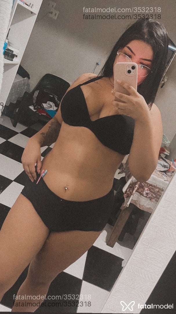 Acompanhante mulher morena (o) de olhos castanhos - Sther Fanny