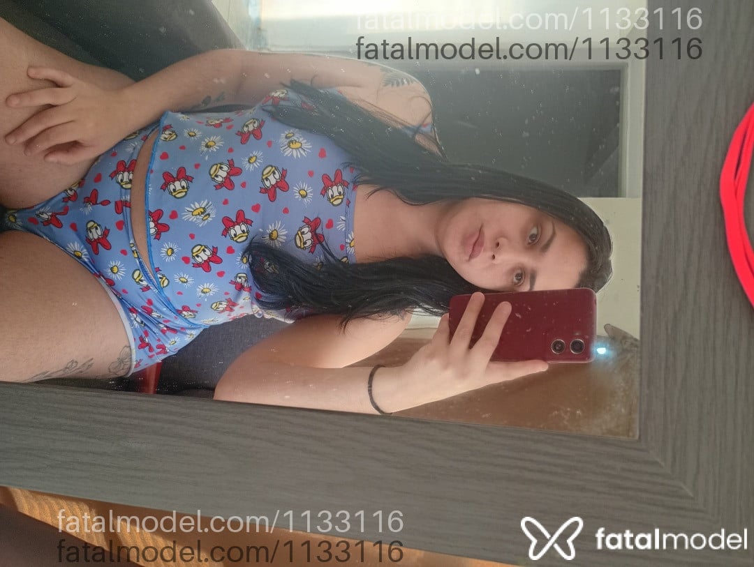 Acompanhante mulher trans morena (o) de olhos pretos - Luuh Carvalho