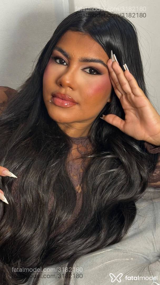 Acompanhante mulher morena (o) de olhos pretos - Luany