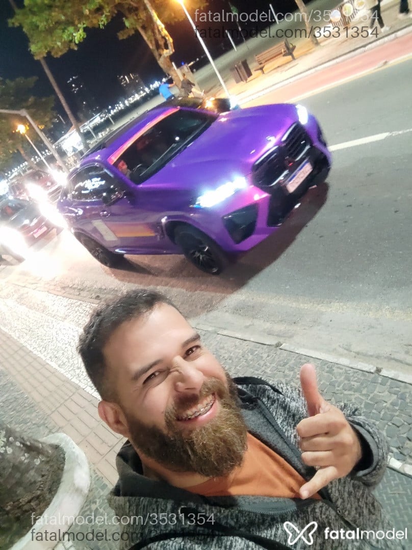 Acompanhante homem com cabelo castanho de olhos castanhos - Rafael