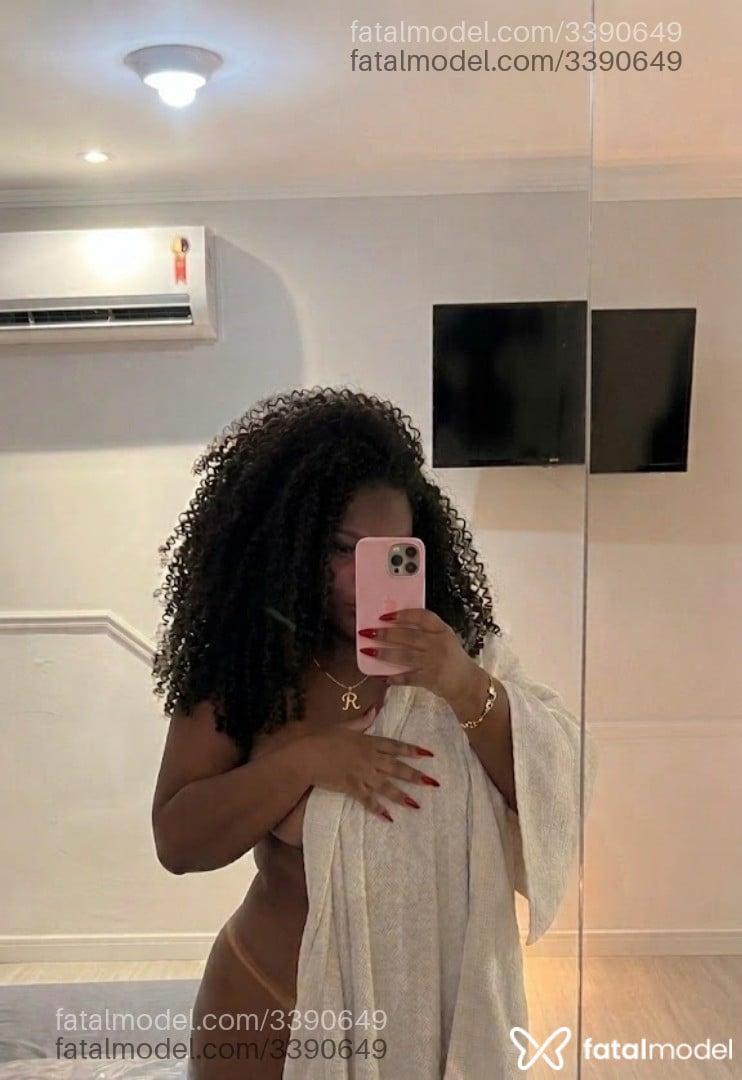 Acompanhante mulher morena (o) de olhos pretos - Jenliee Acompanhante mulher morena (o) de olhos pretos - Jenliee