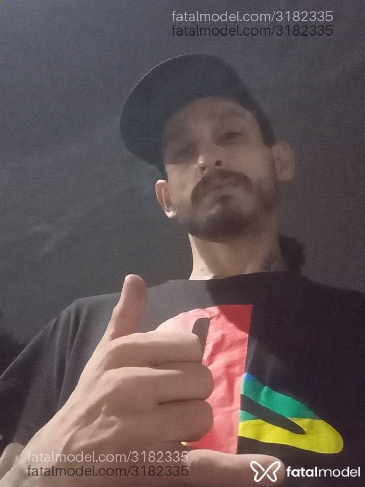 Acompanhante homem com cabelo castanho de olhos castanhos - Adel samado