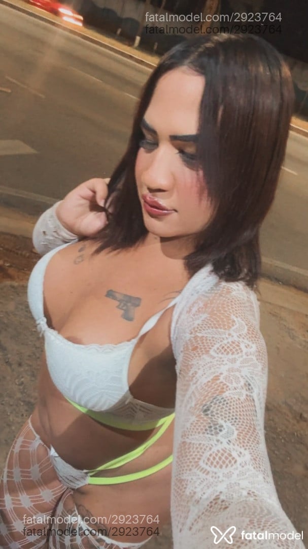 Acompanhante mulher trans ruiva (o) de olhos pretos - Ana Pietra