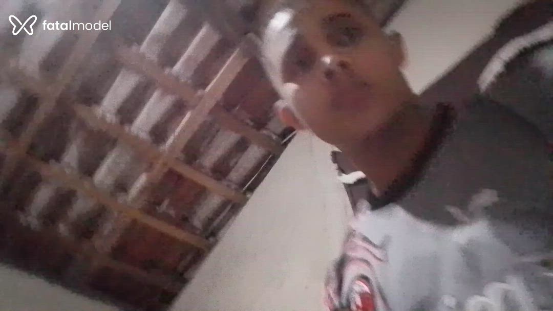 Acompanhante mulher com cabelo castanho de olhos pretos - Isahputa