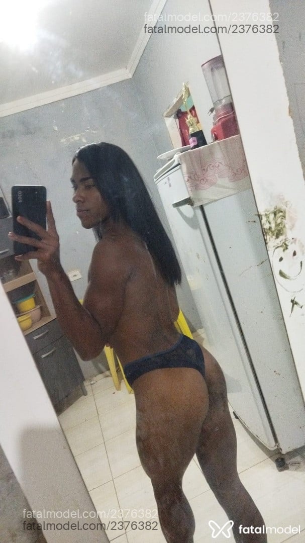 Acompanhante homem trans morena (o) de olhos pretos - Samara