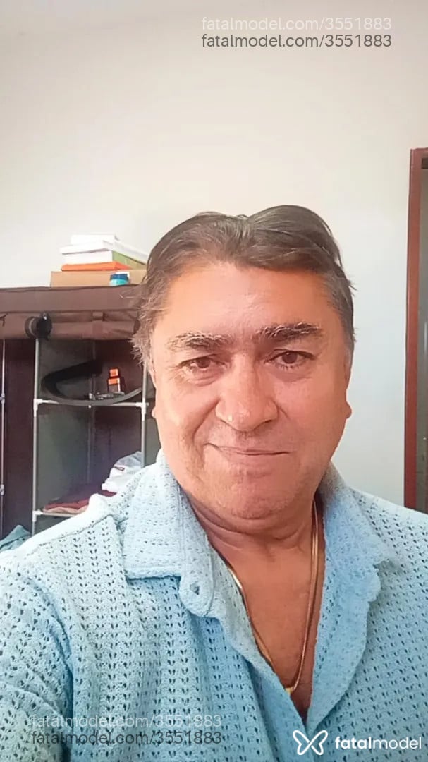 Acompanhante homem com cabelo castanho de olhos castanhos - Edmunddanttès