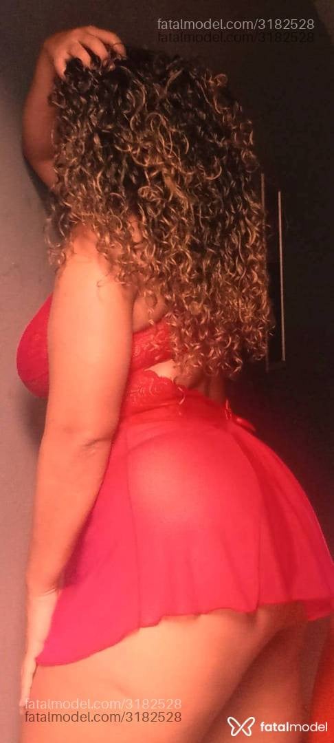 Acompanhante mulher morena (o) de olhos pretos - Diva Absoluta