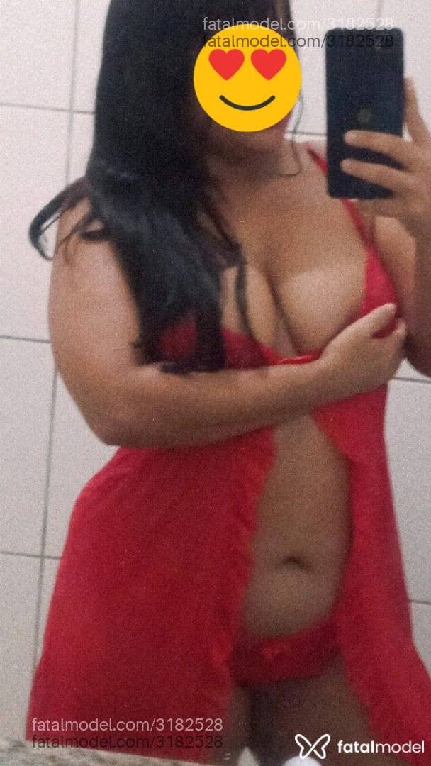 Acompanhante mulher morena (o) de olhos pretos - Nina