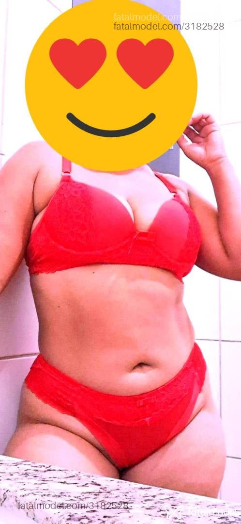Acompanhante mulher morena (o) de olhos pretos - Diva Absoluta